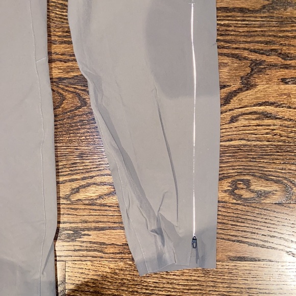 Lululemon lab pants worn 1 time - Picture 6 of 8